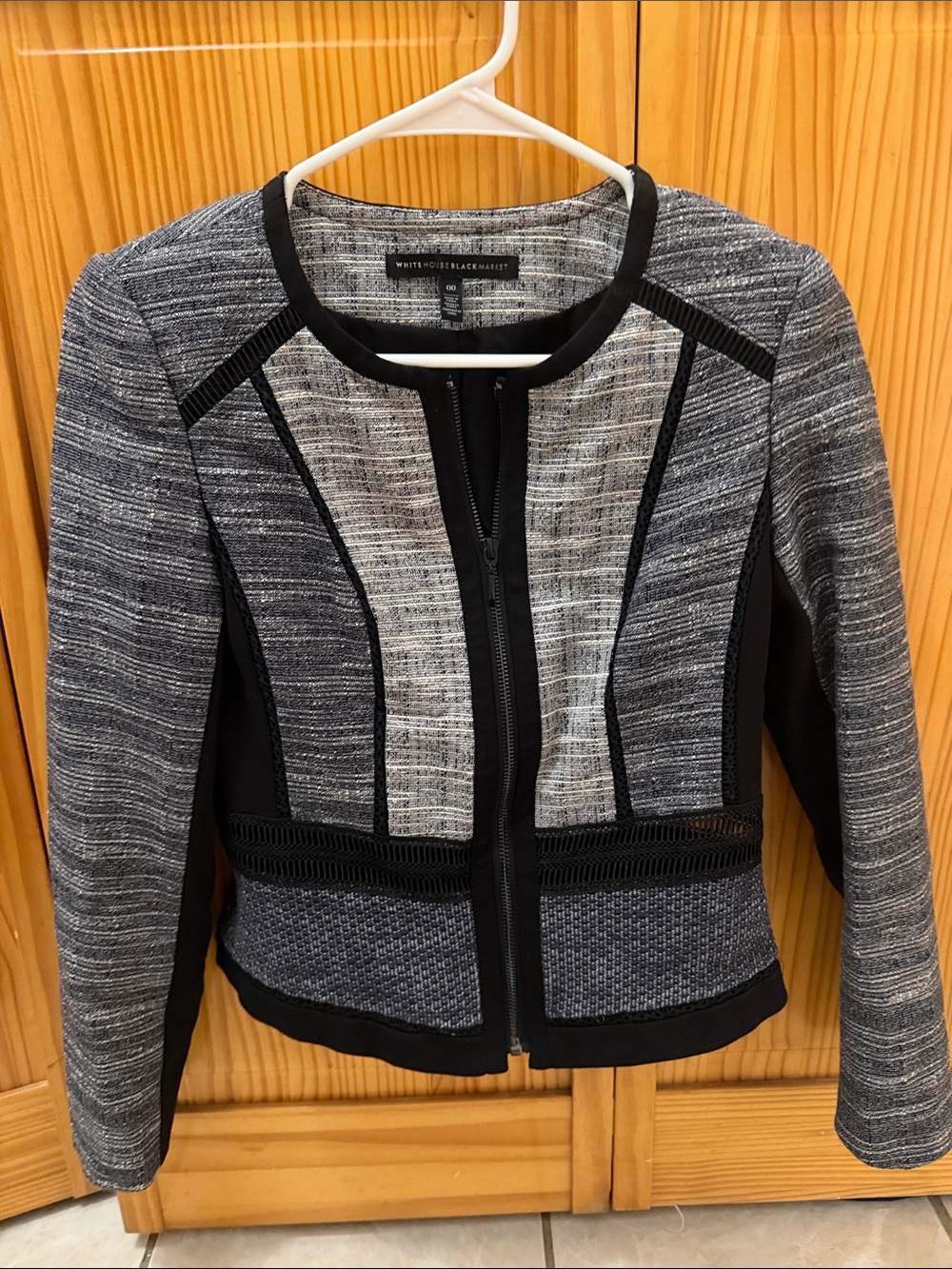 White House Black Market Gray & Black Textured Zip Blazer